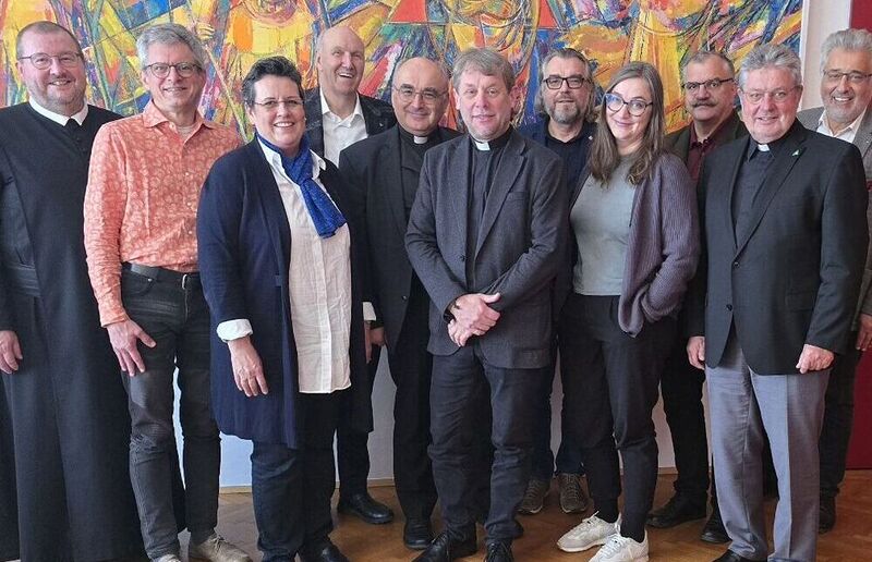 v.l. P. Gerwig Romirer OSB (KBW), Alfred Jokesch (DSG), Anna Hollwöger (KA-GS), P. Anton Witwer SJ (Forum GWK), Bischof Wilhelm Krautwaschl, Heimo Schäfmann (kfb), P. Wolfgang Dolzer SJ (KHJ), Anna Maria Steiner (KAB), Jürgen Krapscha (KMB), Hans Fei