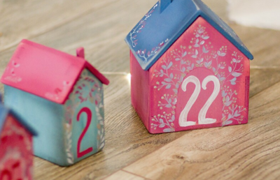 Adventkalender erfreuen meist Jung und Alt und stimmen auf die Weihnachtszeit ein.