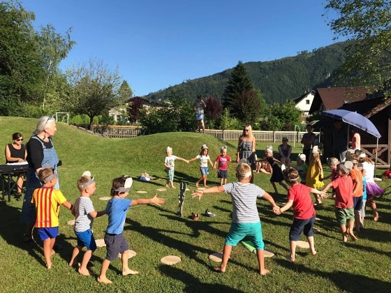 Sommerfest im Pfarrkindergarten / Pater Ulrich Diel OSB Maria Kronsteiner